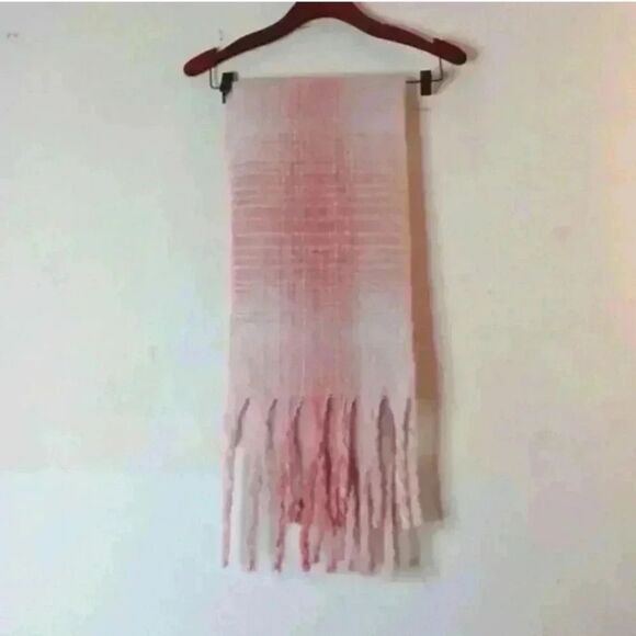 STEVE MADDEN Soft Pink & White Check Scarf - Picture 1 of 7